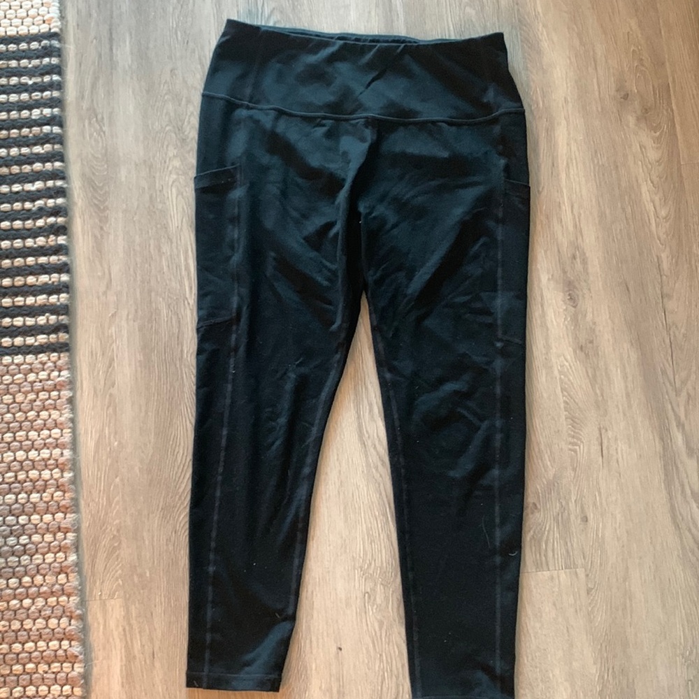 Zella cropped leggings size L with pockets